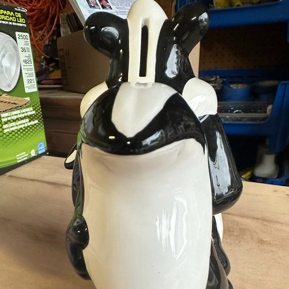 Pepe Le Pew and Penelope Piggy Bank - Picture 5 of 14